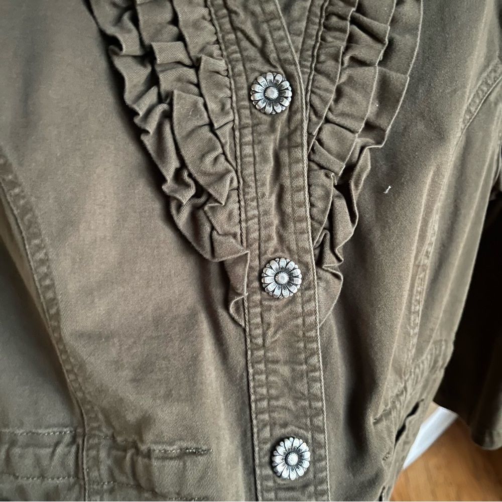 Chadwicks Green Ruffle Button Front Top Jacket Size Medium Silver - Picture 4 of 8